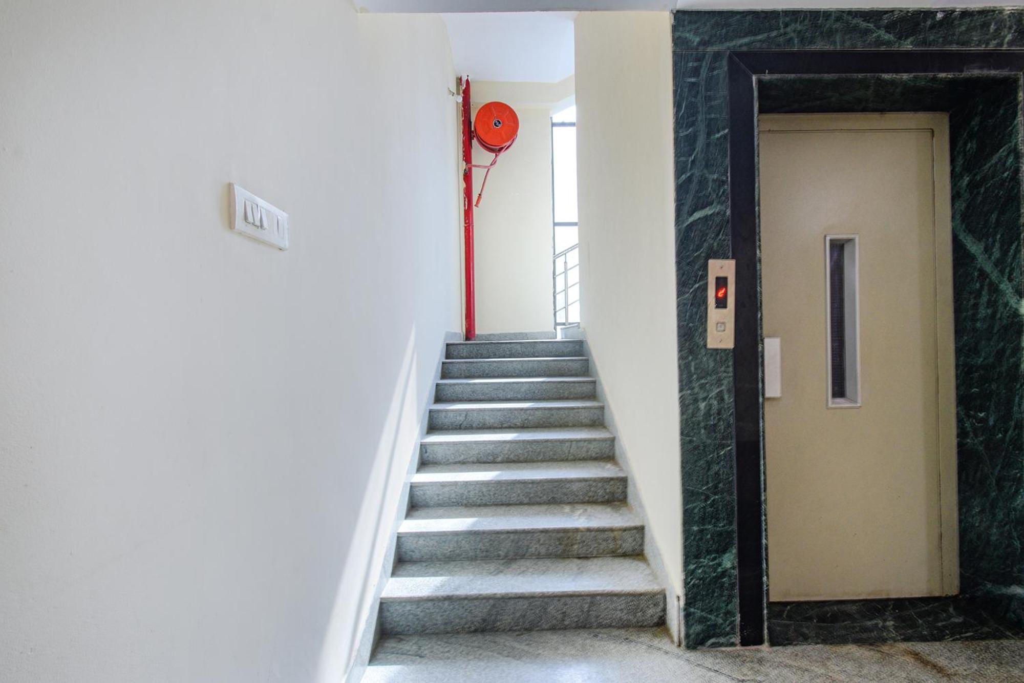 Fabhotel N Residency, Hitech City - 350M From Yashoda Hospital, Hitech City Hyderabad Ngoại thất bức ảnh